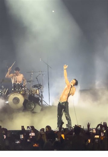 Emotional Tribute to Ozzy Osbourne by Yungblud