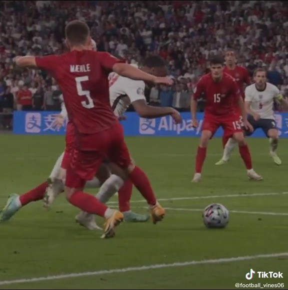 VAR🤡🤡🤡 #euro2020 #englanddenmark #englandvsdenmark #sterling #england #var #dive