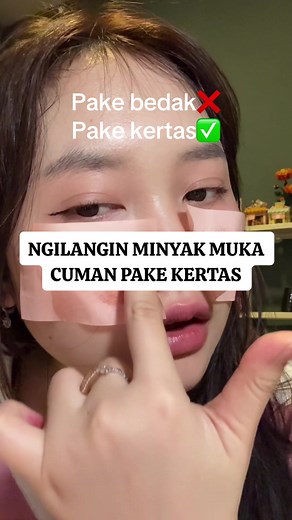 NGILANGIN MINYAK MUKA CUMAN PAKE KERTAS