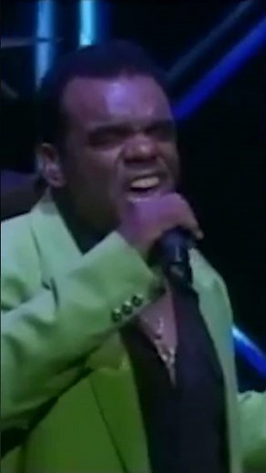 Isley Brothers perform Summer Breeze (Live in Columbia)