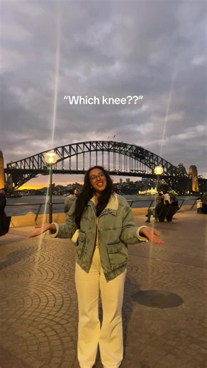 Sydney Opera House tourists activities: funny knee moment