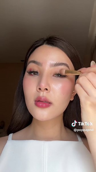 Sculpting Makeup Tips: Applying Burberry Beauty Concealer Tutorial