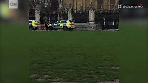 Police vehicles sound the alarm by Parliament
