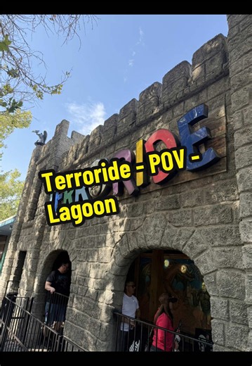 The Terroride! You’ll either hate or love this ride and as a horror fan I absolutely love any attraction that takes you through a spooky journey! It’s one ride you just can’t skip if you’re here! #lagoon #themepark #thrills #spooky #terroride