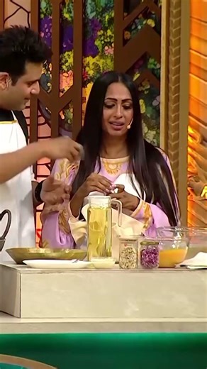 Kashmera’s Unusual Style! Sits on Counter to Cook | Laughter Chefs Entertainment Unlimited