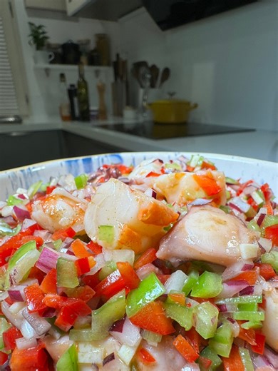 1.2M views · 10K reactions | SALADE GAMBAS POULPE 戀#poulpe #crevette #gambas #shrimp #salade #cuisine #recette #recipe #recipes #chef #salade #ensalada #fresh #tiktokacademie | Qistoh | Facebook