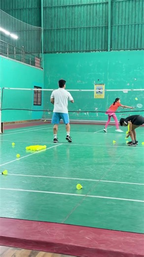 Multi shuttle practice #viral #shuttlesmash #badmintonlovers #athlete #sports #viralvideo #ytshorts