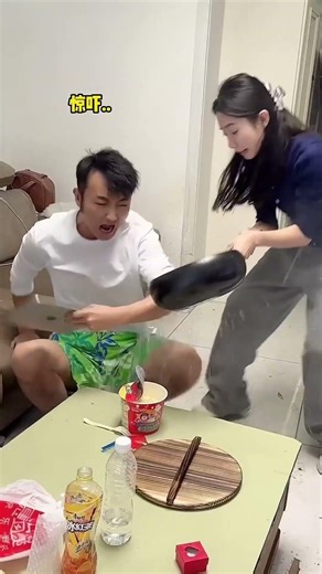 Scared my boyfriend into screaming with a pot of cold water 🥶💦 #funny #comedy #challenge #couple
