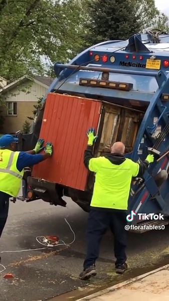 Thanks to the cleanup crew for the heavy lifting. #TrashToTreasure #refuse #trashmaster #GarbageTruck #foryou