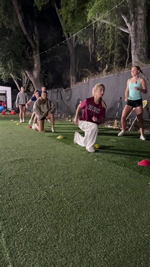 Being shifty is not just speed. It’s control, tempo and selling the move 👀 Sometimes you gotta slow down to shake defenders out of their shoes 🕺🏽 Share with a teammate who needs this and hit us up for training 📲 #laxtraining #girlslacrosse #lacrossetips