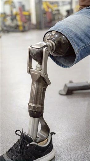 Victor Martinez gets inspired by Bodybuilder with one Leg #bodybuilding