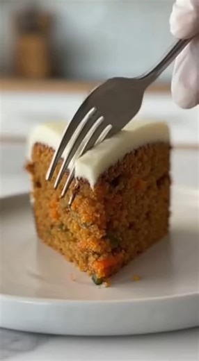 Sugar-Free Carrot Zucchini Cake 🥕🥒🍰 A moist, lightly spiced vegetable cake with a soft crumb and optional frosting. 📝 Ingredients Cake Batter 2 cups almond flour 1/3 cup allulose 1/4 cup melted butter 3 large eggs 1/4 cup unsweetened almond milk 1 tsp vanilla extract 1 cup shredded carrot 1/2 cup shredded zucchini (squeezed dry) 1 tsp cinnamon 1/2 tsp nutmeg 1 tsp baking powder Pinch salt Optional Cream Cheese Topping 4 oz cream cheese 2 tbsp butter 3 tbsp powdered allulose 1/2 tsp vanilla e