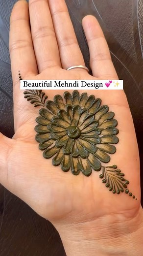 Mehak Hasija on Instagram: "1. Center Flower: Draw a small circle in the center of your palm and surround it with petals. 2. Vine: Extend a curved line from the flower. 3. Leaves: Add small leaves along the curved line. 4. Dots: Place dots around the flower and along the vine. 5. Paisleys: Add a few paisley shapes near the flower and vine. 6. Fill Patterns: Fill the shapes with simple lines and dots for detail. ❣️Feel free to contact for inquiry call us on :- +91 9780605097 ✅ This Mehndi Design 