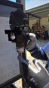 How a flow switch works on a York chiller #chiller #engineering #hvac
