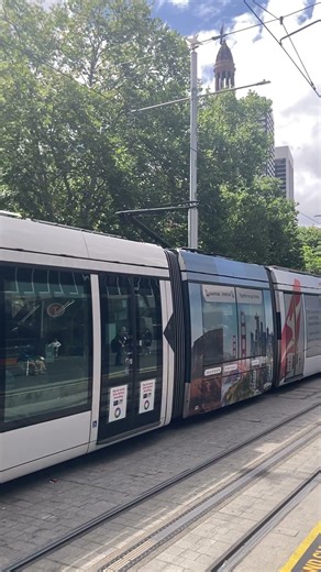 #Alstom #Citadis 305 - Pantograph Deactivated at Town Hall Stop (Sydney Light Rail)