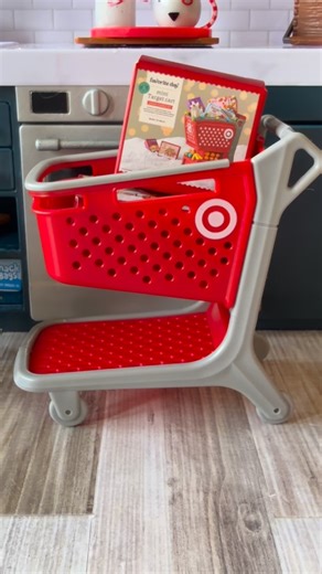 obsessed with this target cart ornament and even more obsessed with this mini mini target cart cookie kit! these won’t dent your cars either! 🎯 #miniverse #miniverseholiday #targetrun #asmr #asmrsounds #mini #bullseyesplayground @officialminiverse @target | meenyminimo’s miniverse