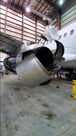 The clamshells used for thrust reversal✈️ #aviation #aviationlovers #airplanes #pilot #pilotlife
