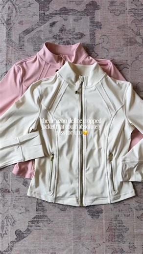 Macie Satterfield | Amazon Fashion + Looks for Less on Instagram: "Comment NEED to shop this amazon jacket that’s almost identical to the lulu define cropped jacket and even has the gold hardware/zipper?!? 😩✨🤌🏻 Soooooo good and a fraction of the price!! 🙌🏻 Follow @maciejade for more amazon looks for less 🩷 define jacket | amazon jacket | look for less | lululemon | amazon fashion | midsize style | midsize athletic outfits | workout jacket | size 10 | size 12"