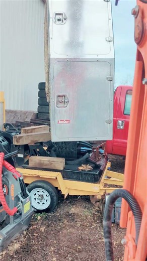 Scooped up this sweet little aluminum I pack for the project truck. Gotta do some repairs to it. #no