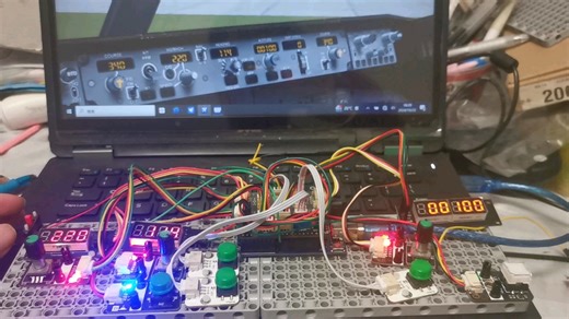 微软模拟飞行fsx的自动驾驶台fcu乐高版终于搭建好了，uno r3的接口不够。用ID搭建简单多了。不带锁的按键设个press就行，带锁的多设个release