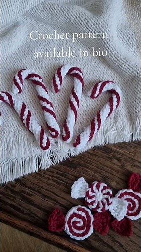 Crochet Candy Cane! How cute would these look hanging on your tree and in your house? 😍