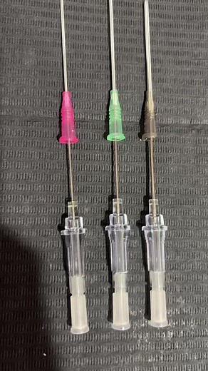 Tipos de agujas y catéteres para perforar y hacer piercing