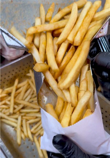9.99 munchie meal at Tom’s Jr in Compton CA #burger #chicken #fries #compton #la