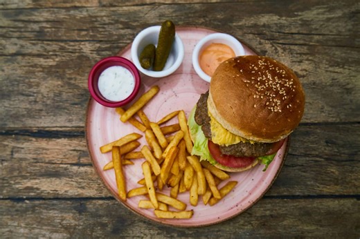 CLOSURE: Ontario icon for burgers and fries closes its last location | insauga