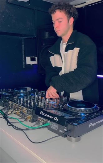 (edit by djDioss) #dj #djing #remix #mashup #club #clubmusic #pop #rec #52