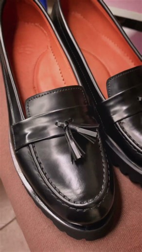 The pieces came together. 🧩 #handcraftedshoes #leather #leathercomplex #leatherfootwear