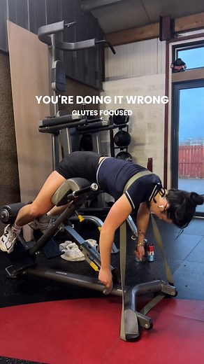 Sarah Mackay on Instagram: "how to feel hyperextensions in your glutes! 🥹💕✨ • • • #gluteworkout #glutesworkout #glutes #workout #exercise #exerciseform #exercisetips"