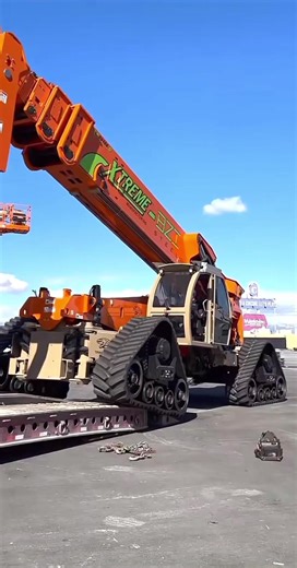 Very impressive unit #trackzilla #ironman #ironworkertiktoker #forklift #steel