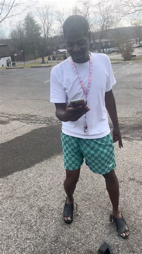 Feet look like shark bait and shit 😂😂😂😂 can’t even do a skit rite 😒🤦🏽‍♀️🤷🏽‍♀️ #explorepage✨ #fyp #viral #funny #reels