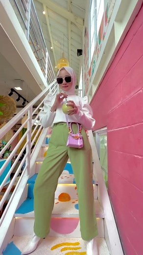 Colorful Staircase Outfit Inspiration for Stylish Looks