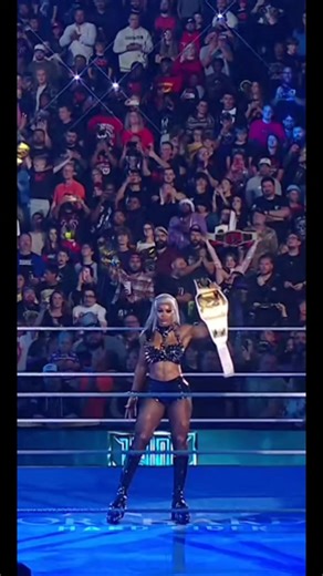 mami! va a ganar ese campeonato😈#wwe
