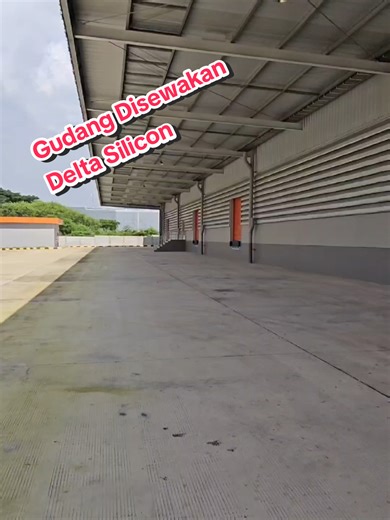 disewakan gudang di kawasan industri delta silicon lippo cikarang bekasi Harga Rp. 65.000 / m2 / bulan Exclude Pajak Luas Tanah : 22.431 m2 Luas Bangunan : 13.332 m2 Loading dock : 9 sets Tinggi Loading : 1.3 m Lantai : 5 ton / m2 Tinggi : Dinding 9 m, Tengah 12 m Minat Hubungi : Jimmy Ong Cean 0812 8721 6158 RS-OED Terima titip JUAL/SEWA GUDANG, PABRIK, KAVLING INDUSTRI, DLL. Hanya melayani END USER, tidak terima Cobroke, Agent/Broker, Mediator, Calo, Dll