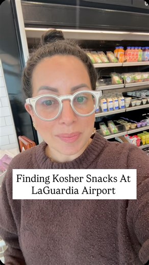 What’s your favorite airplane snack??? My goodness, LaGuardia Airport is SO CLEAN! JFK could never 🤣 @magnoliabakery @drinkpoppi | The Real Melinda Strauss
