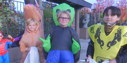 Downtown Tigard hosts trick-or-treat event