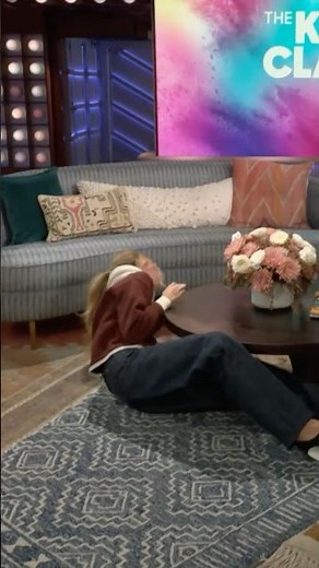Justine Lupe shows off her Juilliard training 🤣🍂