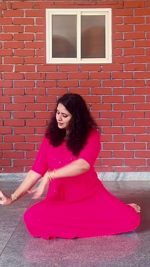 Pal Pal Dil ke pass 💞 / sitting dance / simple steps | Upaasana Dance For Happy Life