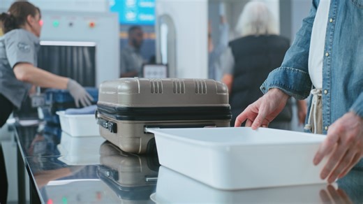 Get through airport security in less than a minute with travellers clever hack