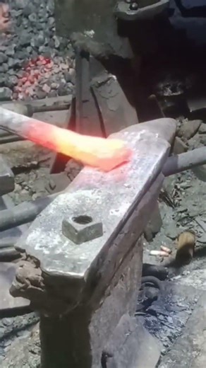 “Traditional Blacksmith Art | 🛠️✅#Blacksmith#IronForging#MetalArt#Craftsmanship#Satisfying