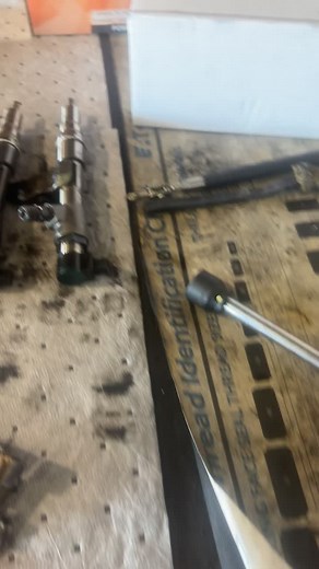 6.4 Injector: Diesel Mechanic Claps Back with Duramax Powerstroke