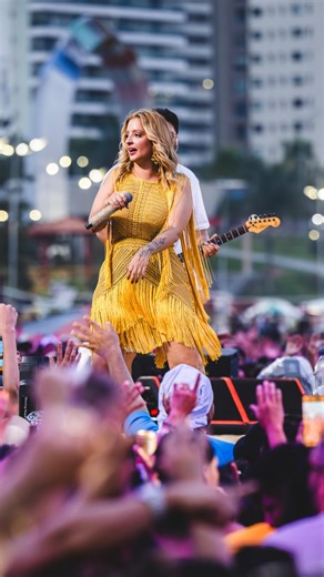 Jú Márques on Instagram: "FORAM ANOS DE BARZINHOS E HOJE GRAVANDO MEU DVD PRA 35 MIL PESSOAS, só quem CONFIA EM DEUS DIGITA “AMÉM” 🙏🏼🥹 #reelsinstagram #viralvideos #manaus"