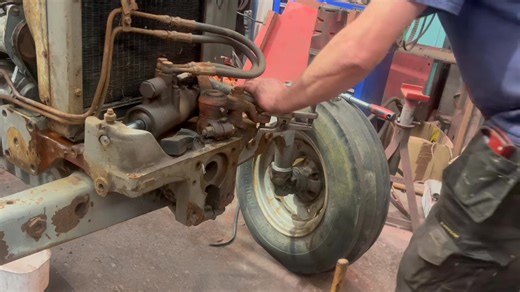 Ball joint splitting on the MF 168 👍 | Massey Dave