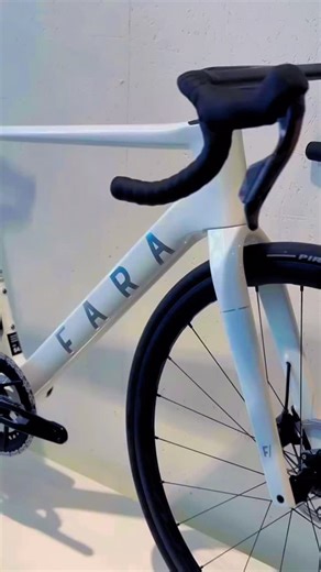 FARA with 2025 SRAM RIVAL AXS🤩🤩 FARA Cycling 係一個2015 年成立嘅挪威品牌🇳🇴🇳🇴 最新款FARA F/Road (All Round公路車架）由2010年 World Champion Thor Hushovd - 雷神與Fara 共同設計及開發🤩🤩 F/Road喺設計上面盡顯北歐簡約主義風格😚😚 #lawscycle #faracycling #farafroad #香港獨家 | Law's Cycle文仔單車 - 文仔單車俱樂部