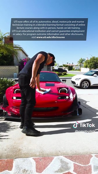 Automotive Mechanic School at Universal Technical Institute