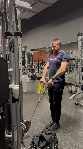 Exercise Tutorial - How to - Shoulder Workout - Cable - Rope - Upright Rows