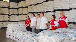 Nag-donate ng higit 1,600 metric tons ng bigas ang Republic of Korea sa Pilipinas. Gagamitin ito ng DSWD sa relief operations kung saan nasa 280,000 pamilya ang makikinabang. Ipinakita rin ng DSWD ang proseso ng pag-repack ng family food packs. | #SelfiePatrol ni Jervis Manahan | ABS-CBN News