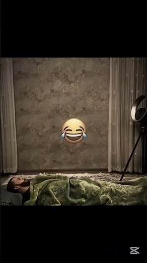 🐔 Chicken screaming on a tree branch! 🤣🆕 #funnychicken #memes #funny #comedy #humor